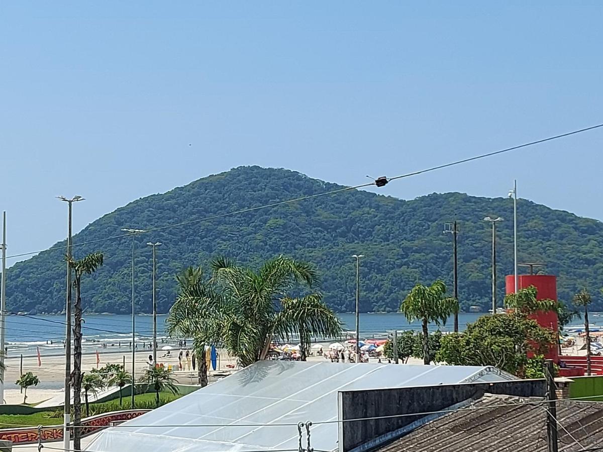 Pe Na Areia No Centro De Bertioga